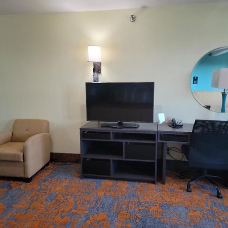 Super 8 By Wyndham Clearwater/St. Petersburg Airport Ξενοδοχείο Εξωτερικό φωτογραφία
