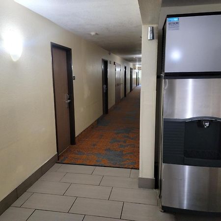 Super 8 By Wyndham Clearwater/St. Petersburg Airport Ξενοδοχείο Εξωτερικό φωτογραφία