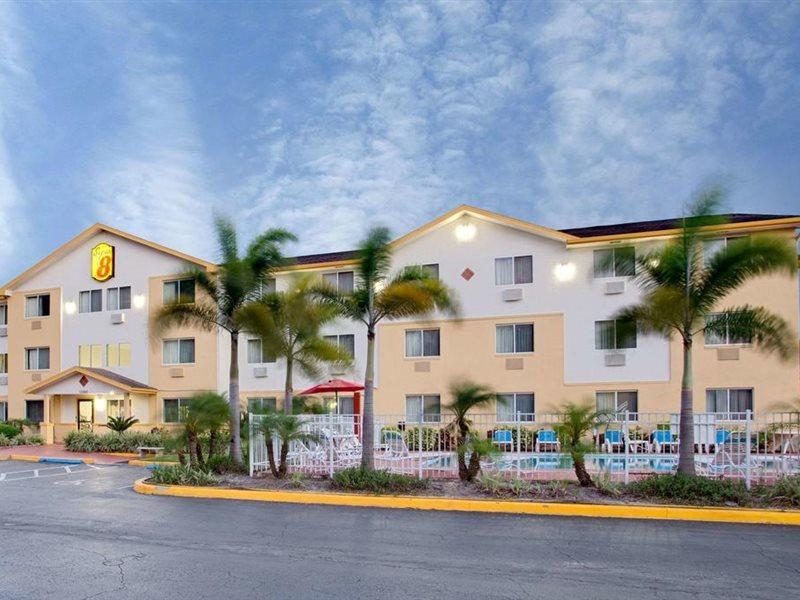 Super 8 By Wyndham Clearwater/St. Petersburg Airport Ξενοδοχείο Εξωτερικό φωτογραφία