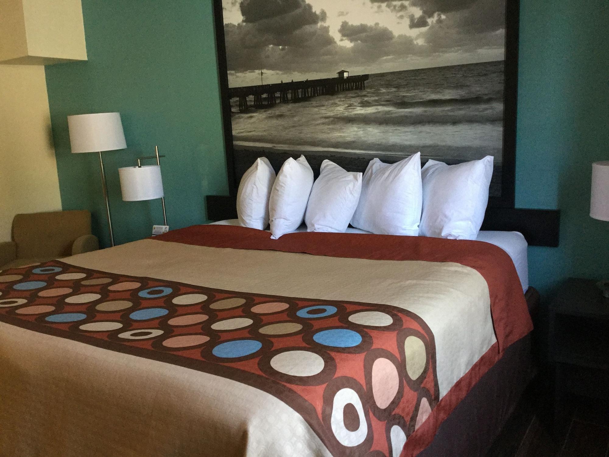 Super 8 By Wyndham Clearwater/St. Petersburg Airport Ξενοδοχείο Εξωτερικό φωτογραφία