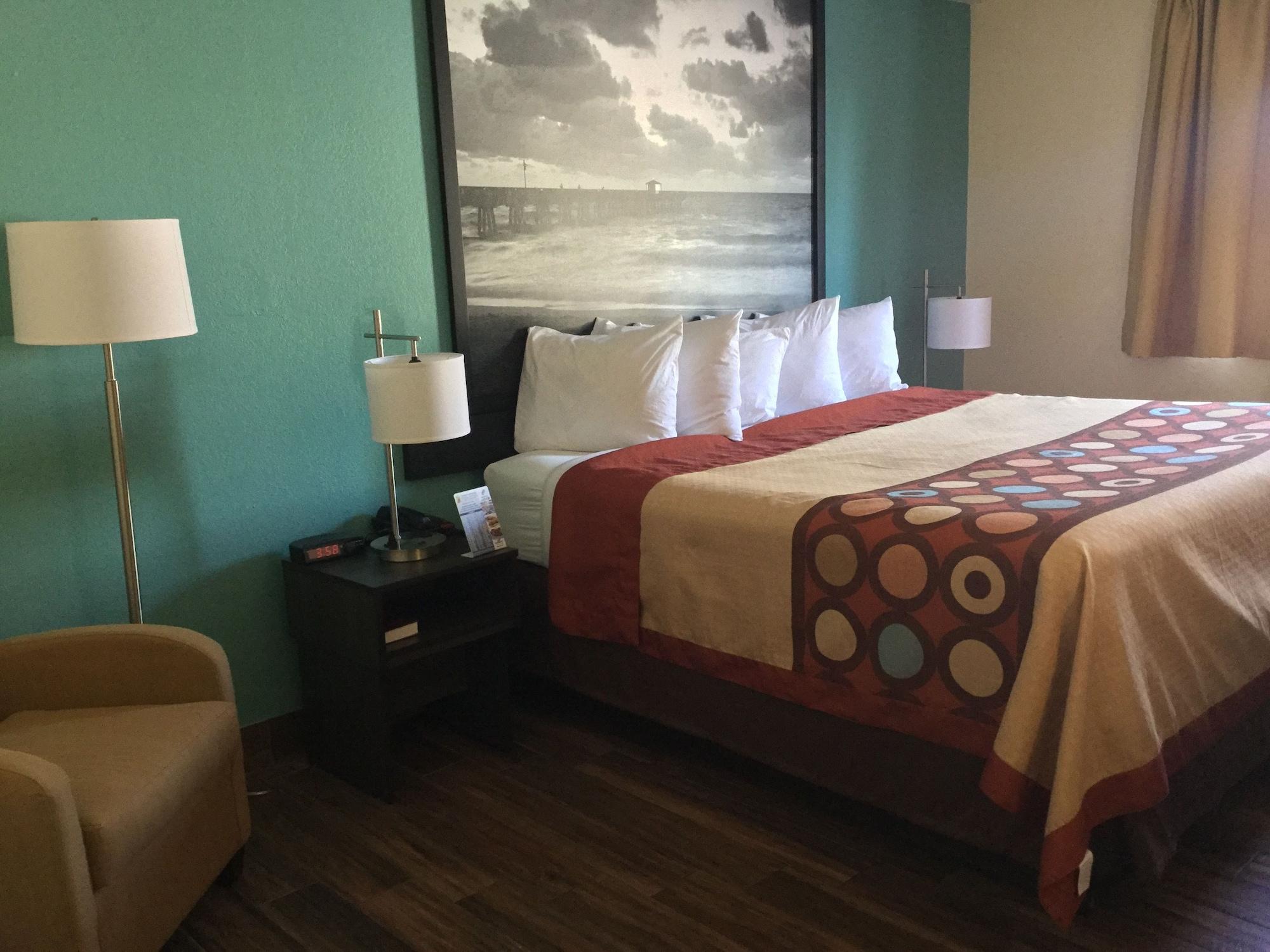 Super 8 By Wyndham Clearwater/St. Petersburg Airport Ξενοδοχείο Εξωτερικό φωτογραφία