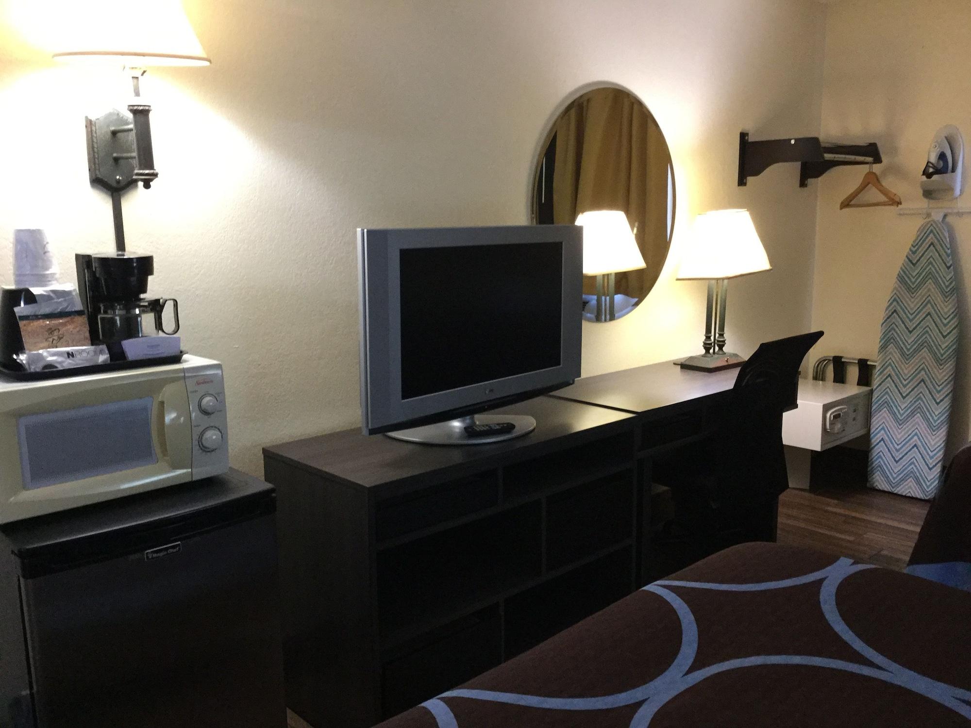 Super 8 By Wyndham Clearwater/St. Petersburg Airport Ξενοδοχείο Εξωτερικό φωτογραφία