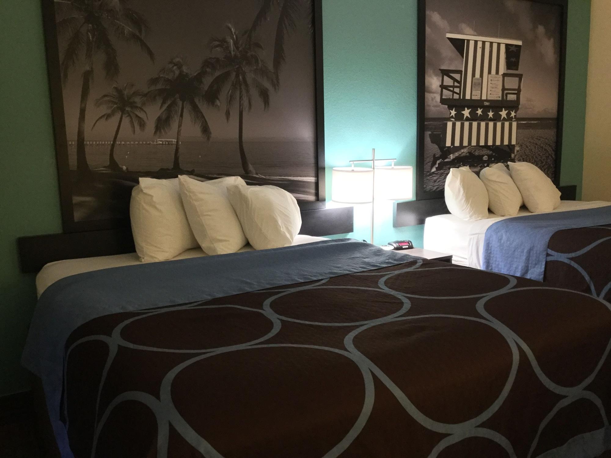 Super 8 By Wyndham Clearwater/St. Petersburg Airport Ξενοδοχείο Εξωτερικό φωτογραφία