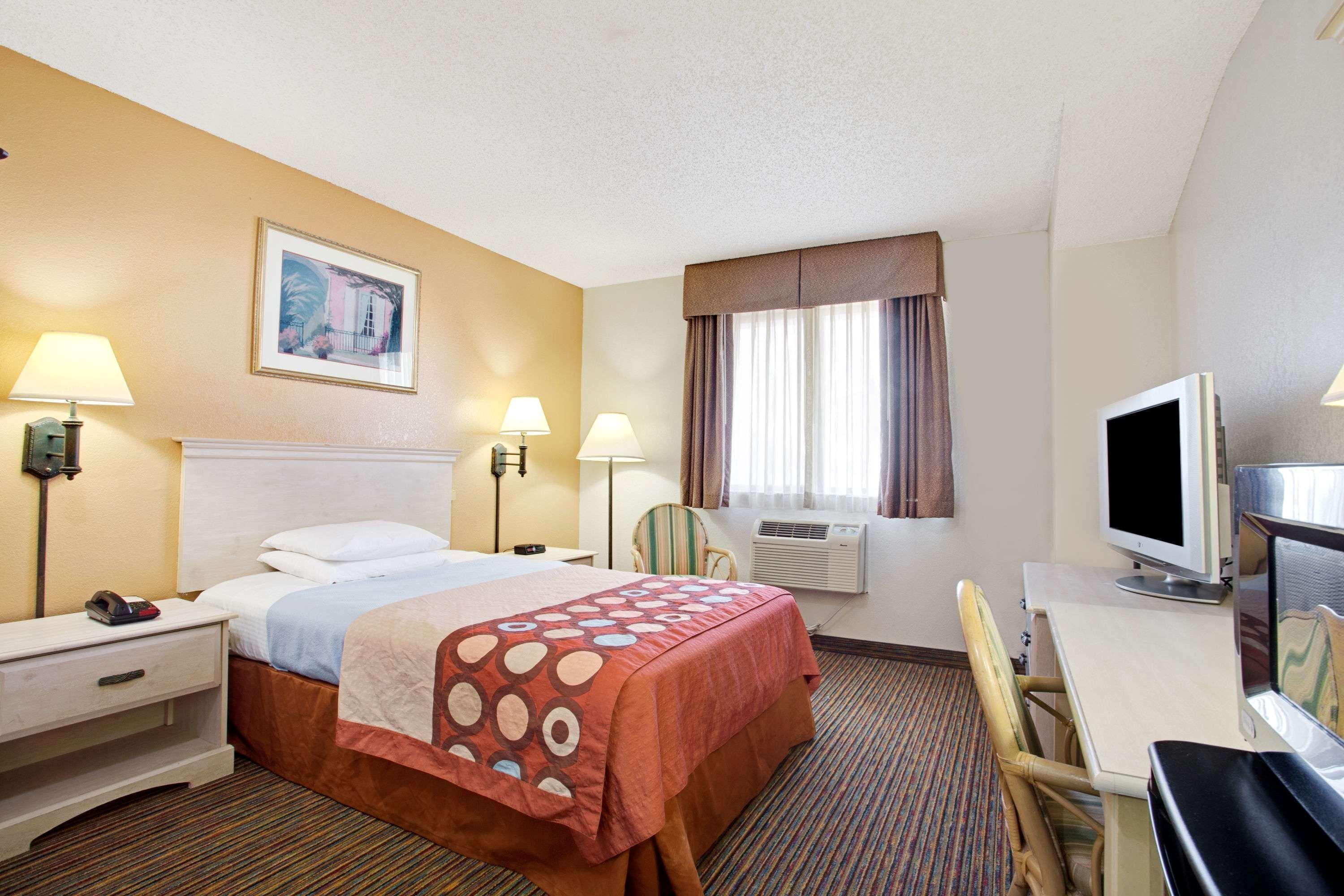 Super 8 By Wyndham Clearwater/St. Petersburg Airport Ξενοδοχείο Εξωτερικό φωτογραφία