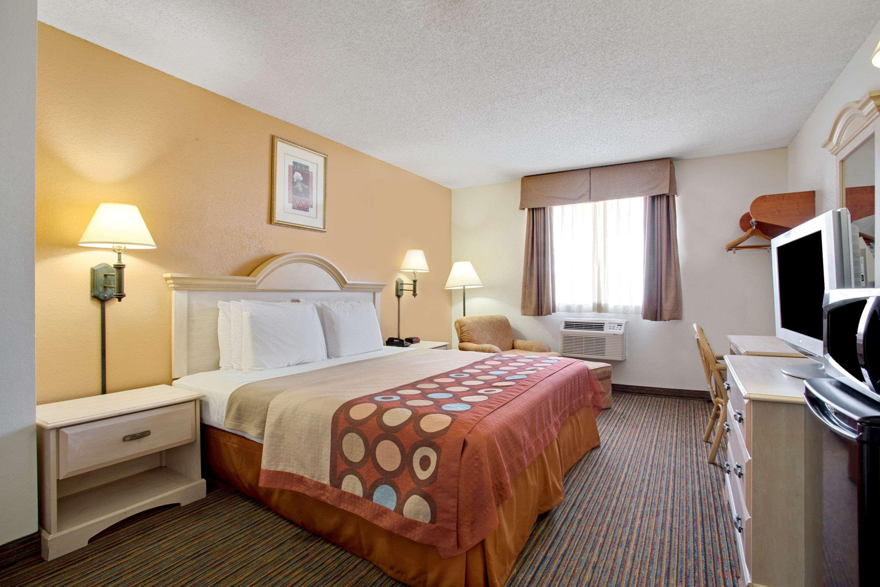 Super 8 By Wyndham Clearwater/St. Petersburg Airport Ξενοδοχείο Εξωτερικό φωτογραφία