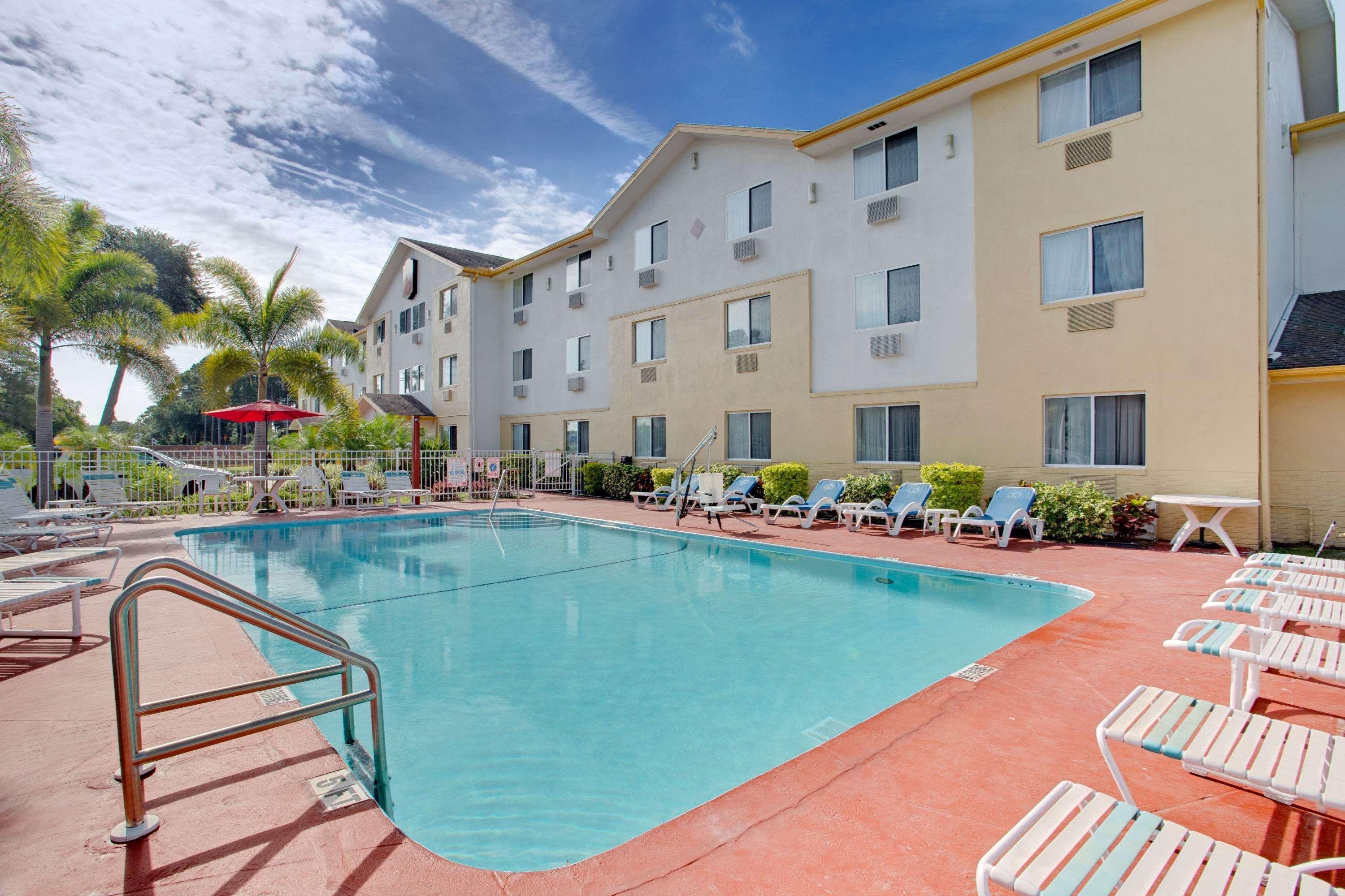 Super 8 By Wyndham Clearwater/St. Petersburg Airport Ξενοδοχείο Εξωτερικό φωτογραφία