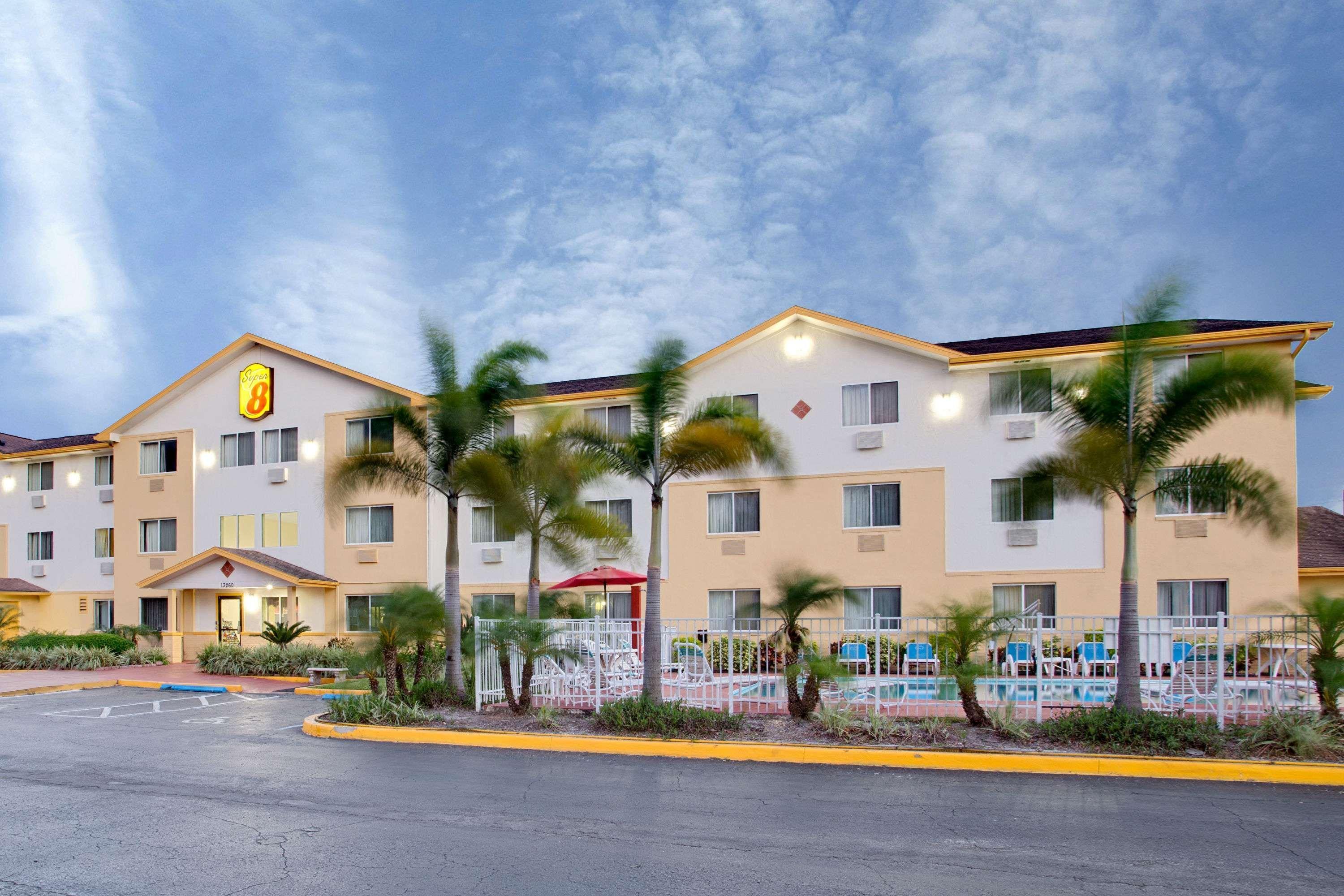 Super 8 By Wyndham Clearwater/St. Petersburg Airport Ξενοδοχείο Εξωτερικό φωτογραφία