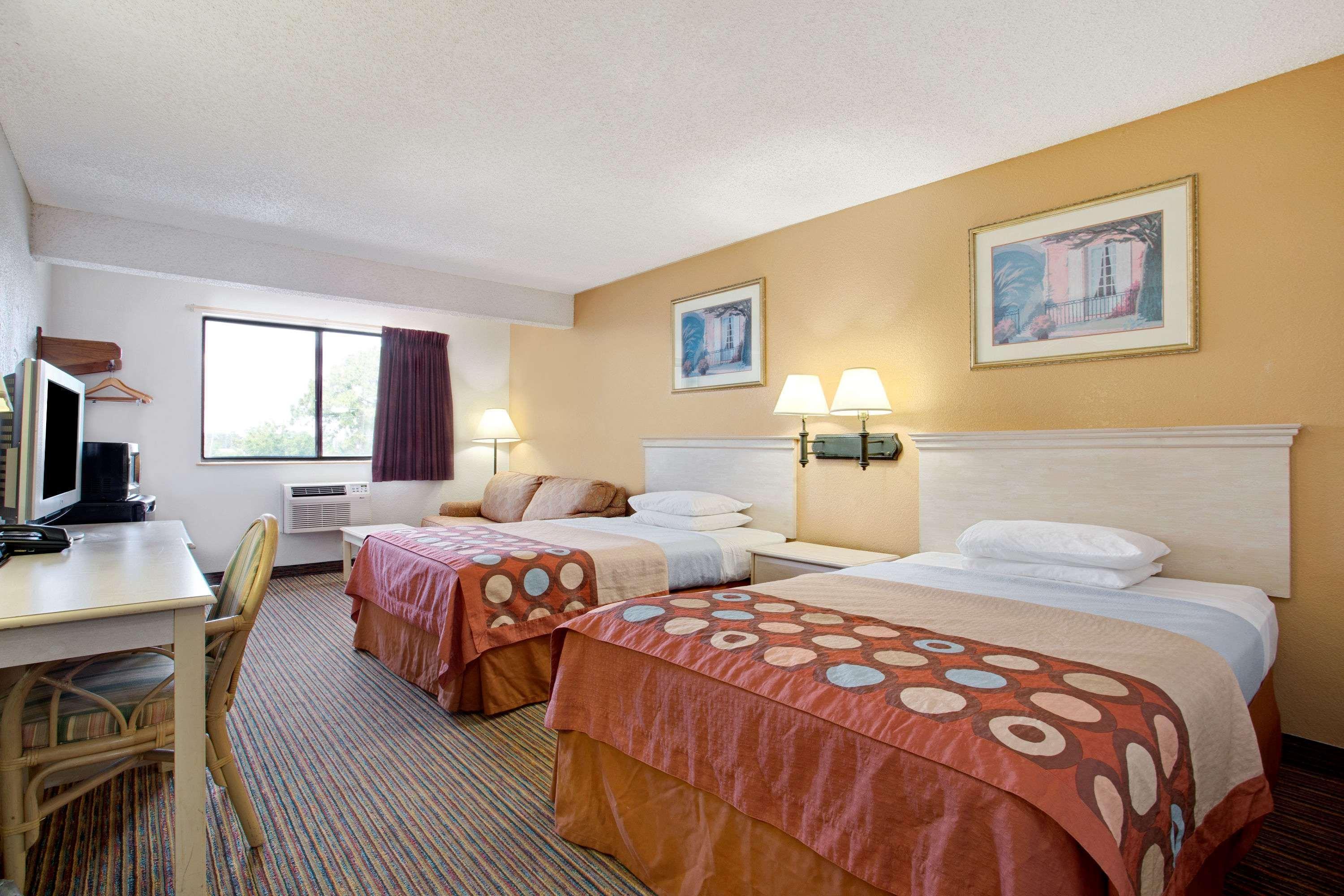 Super 8 By Wyndham Clearwater/St. Petersburg Airport Ξενοδοχείο Εξωτερικό φωτογραφία