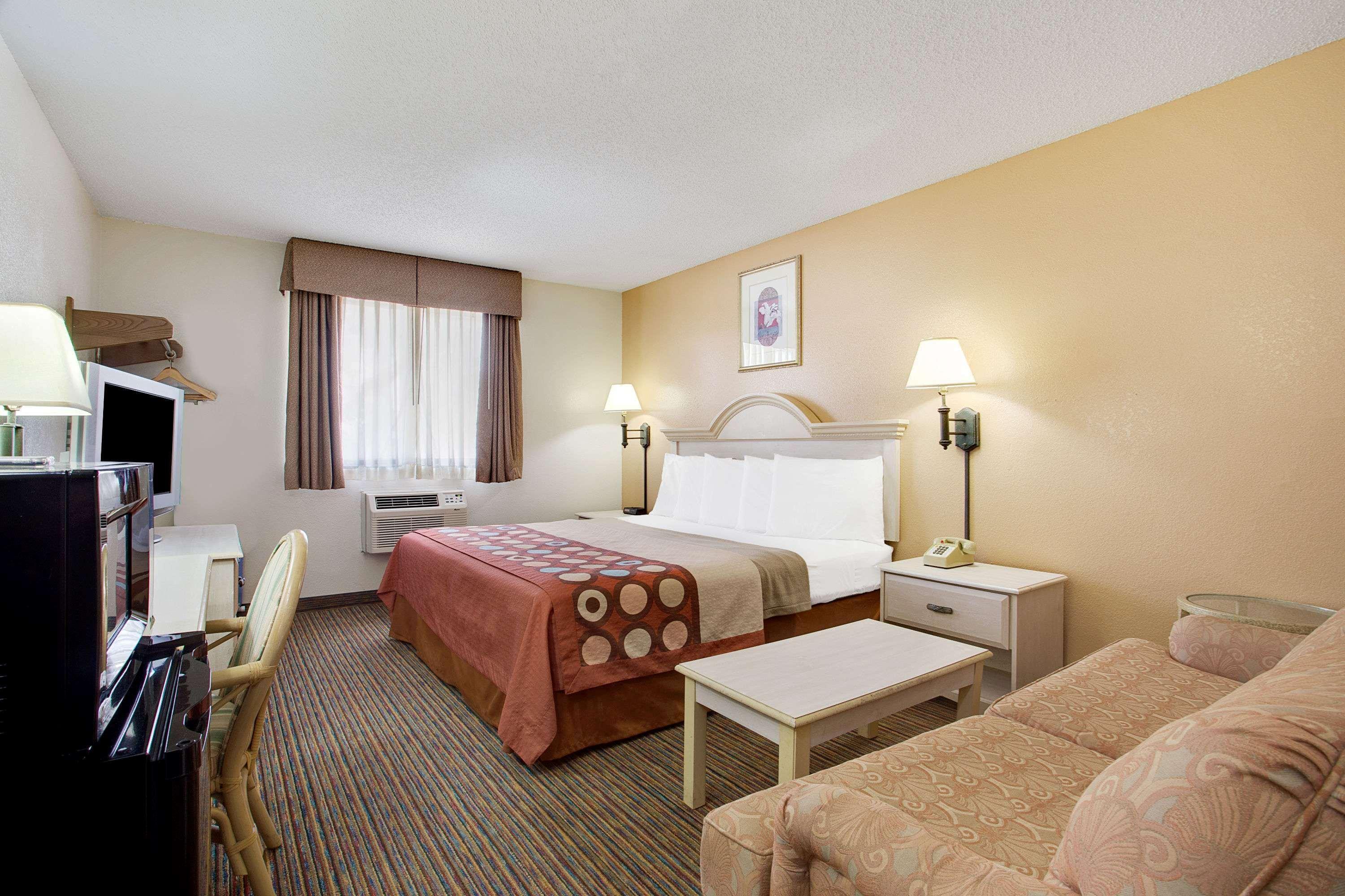 Super 8 By Wyndham Clearwater/St. Petersburg Airport Ξενοδοχείο Εξωτερικό φωτογραφία