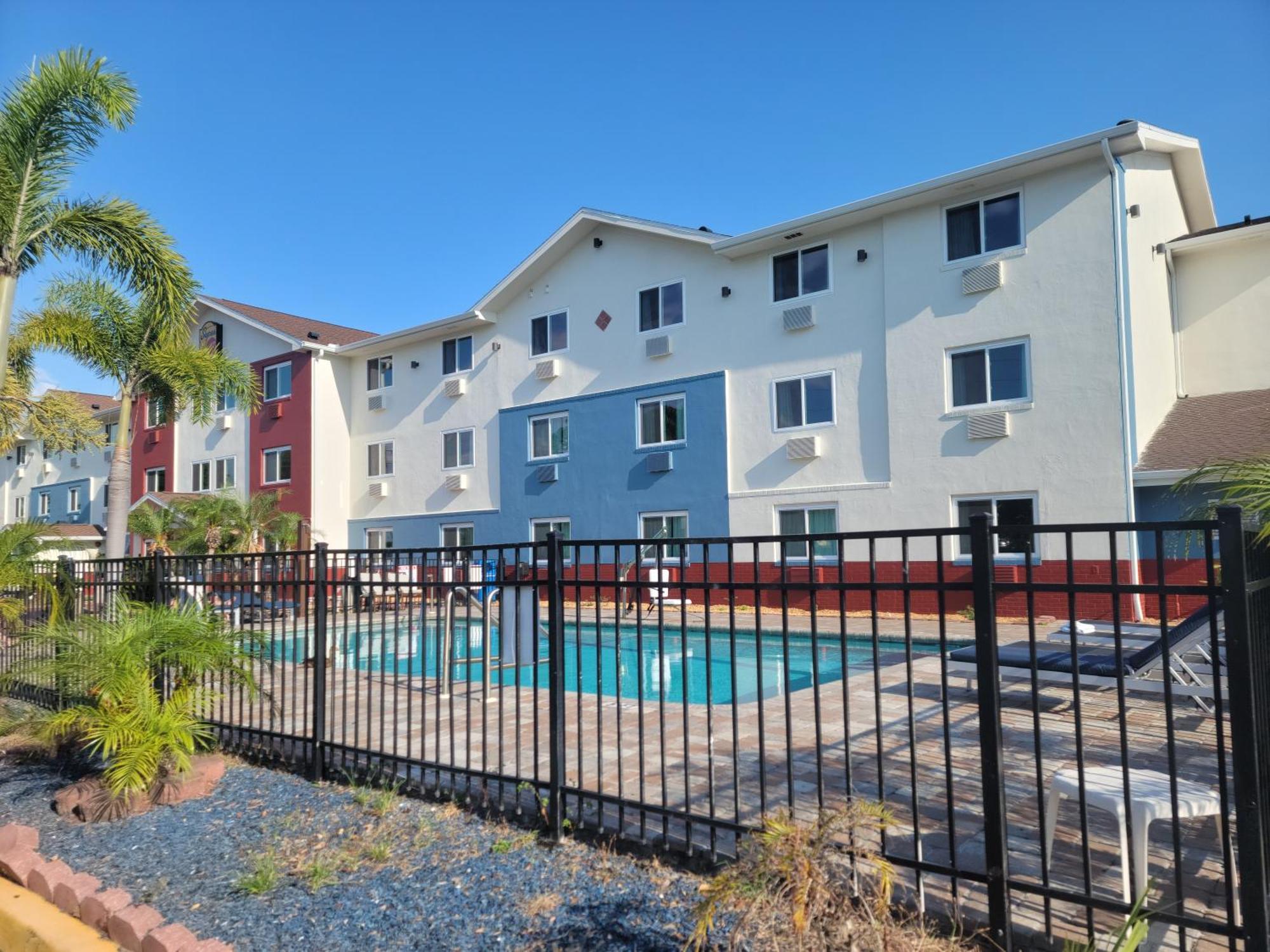 Super 8 By Wyndham Clearwater/St. Petersburg Airport Ξενοδοχείο Εξωτερικό φωτογραφία