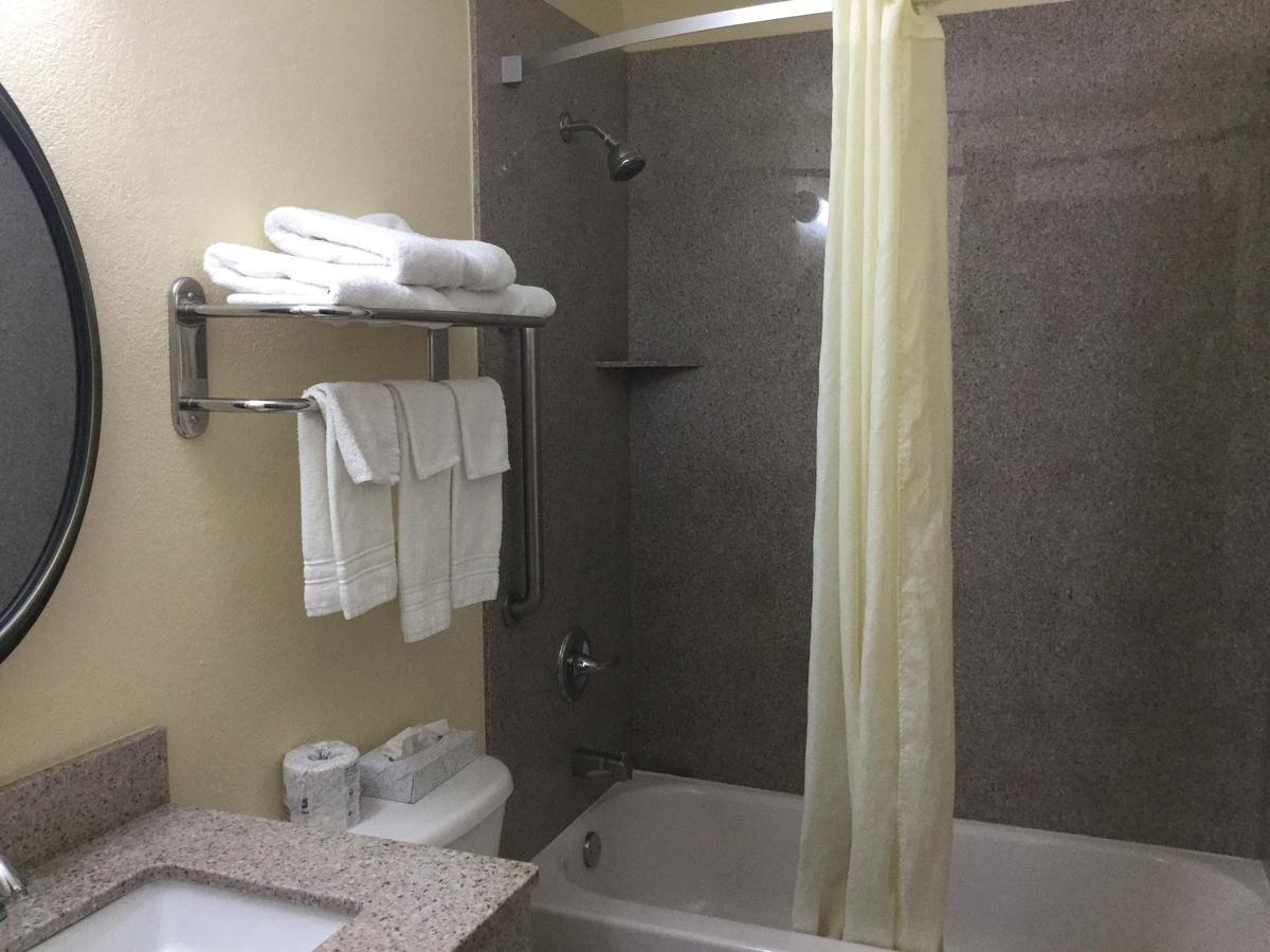 Super 8 By Wyndham Clearwater/St. Petersburg Airport Ξενοδοχείο Εξωτερικό φωτογραφία
