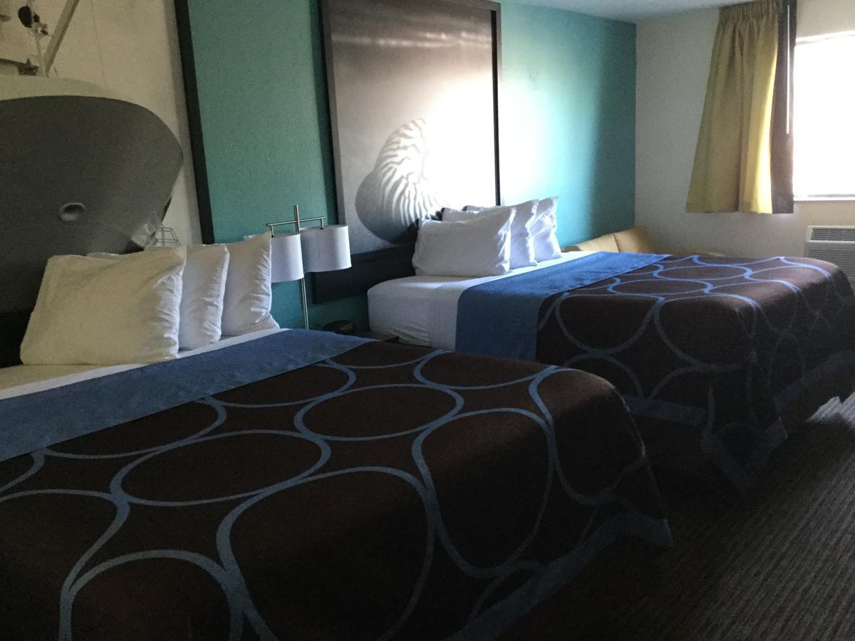 Super 8 By Wyndham Clearwater/St. Petersburg Airport Ξενοδοχείο Εξωτερικό φωτογραφία